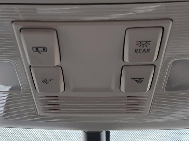 Used 2020 Volkswagen Tiguan SE image 33