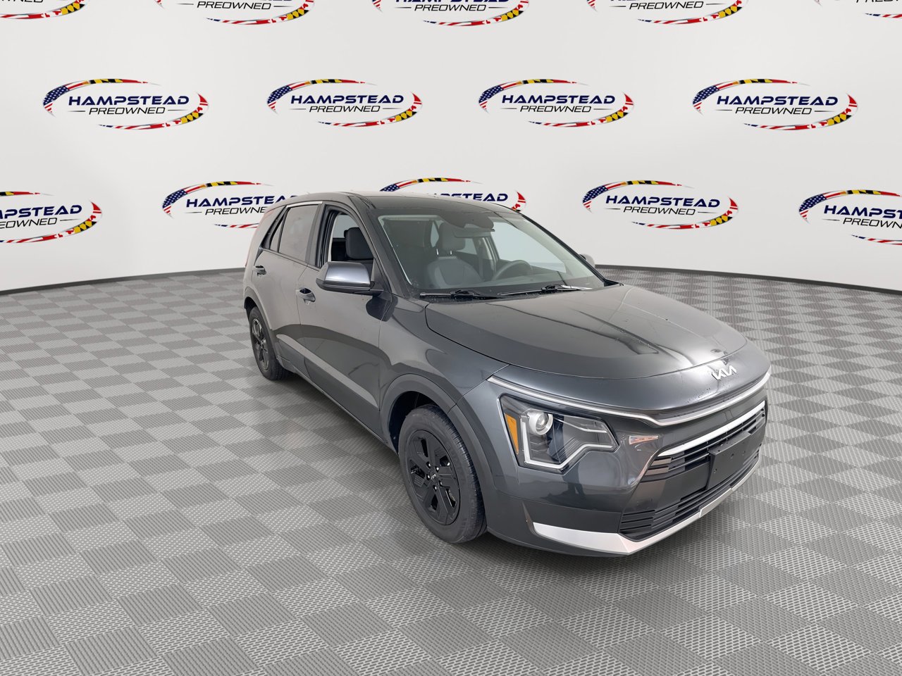 Used 2025 Kia Niro LX image 2