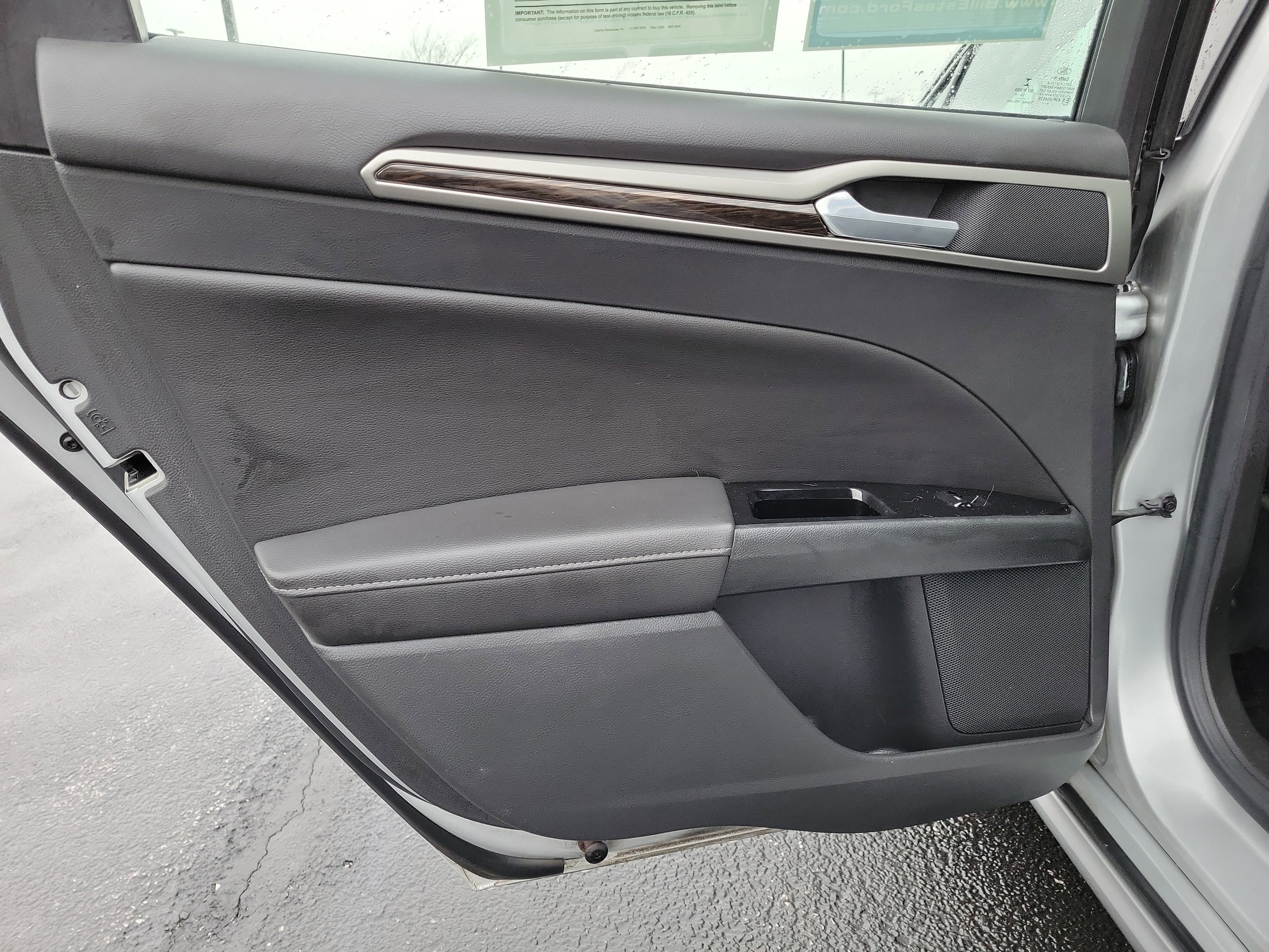 Used 2015 Ford Fusion SE w/ Equipment Group 502A image 9