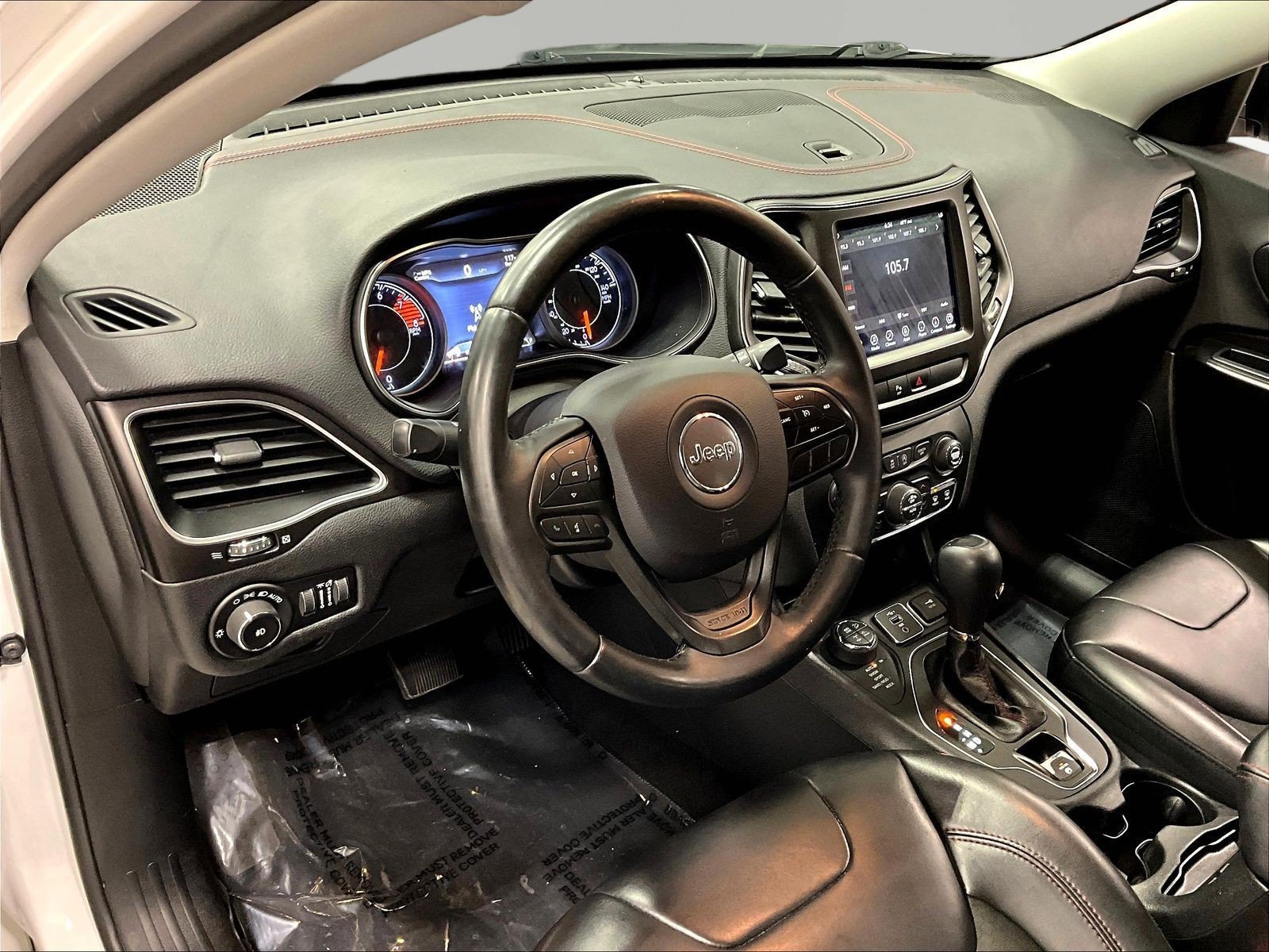 Used 2019 Jeep Cherokee Trailhawk AWD/4WD image 17