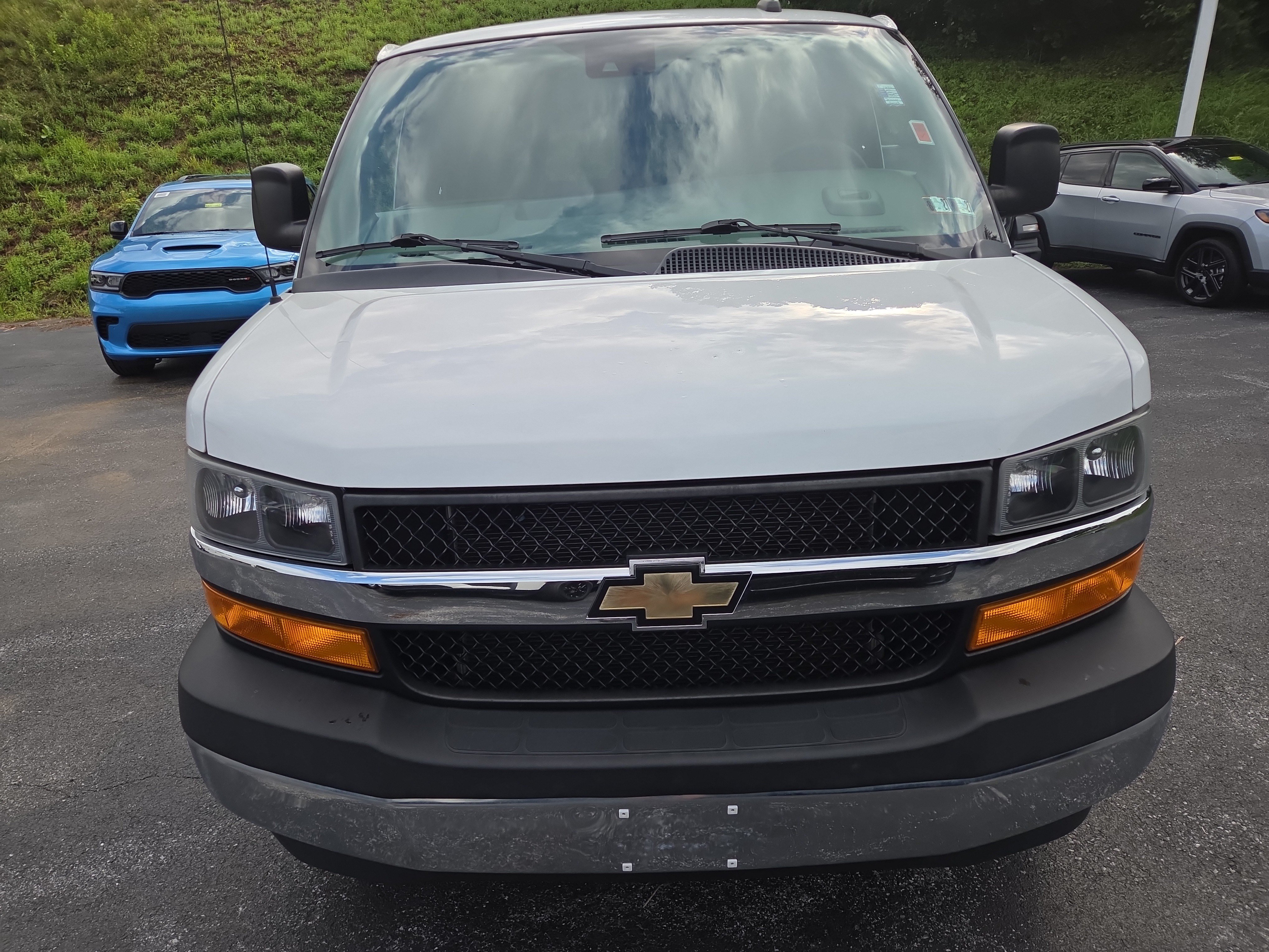 Used 2020 Chevrolet Express 2500 LT w/ LT Preferred Equipment Group RWD image 9