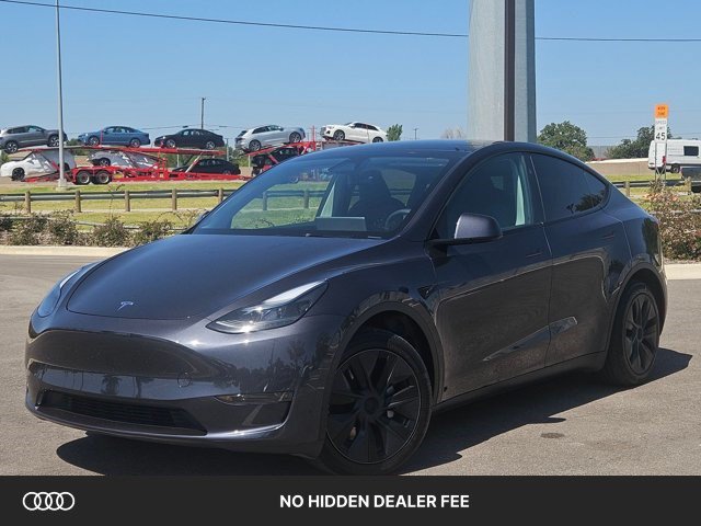 Used 2025 Tesla Model Y Long Range RWD video 1