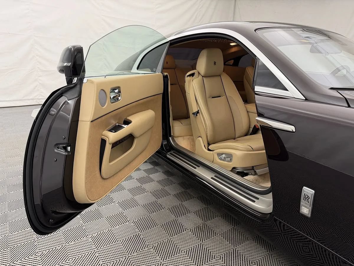 Used 2016 Rolls-Royce Wraith RWD image 9