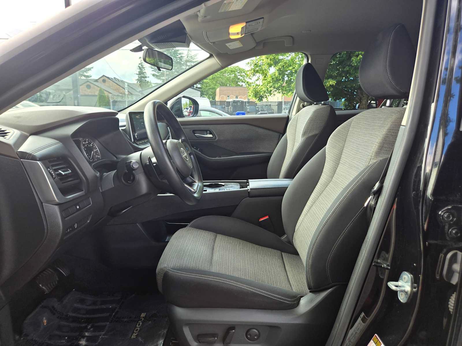 Used 2023 Nissan Rogue SV FWD image 19