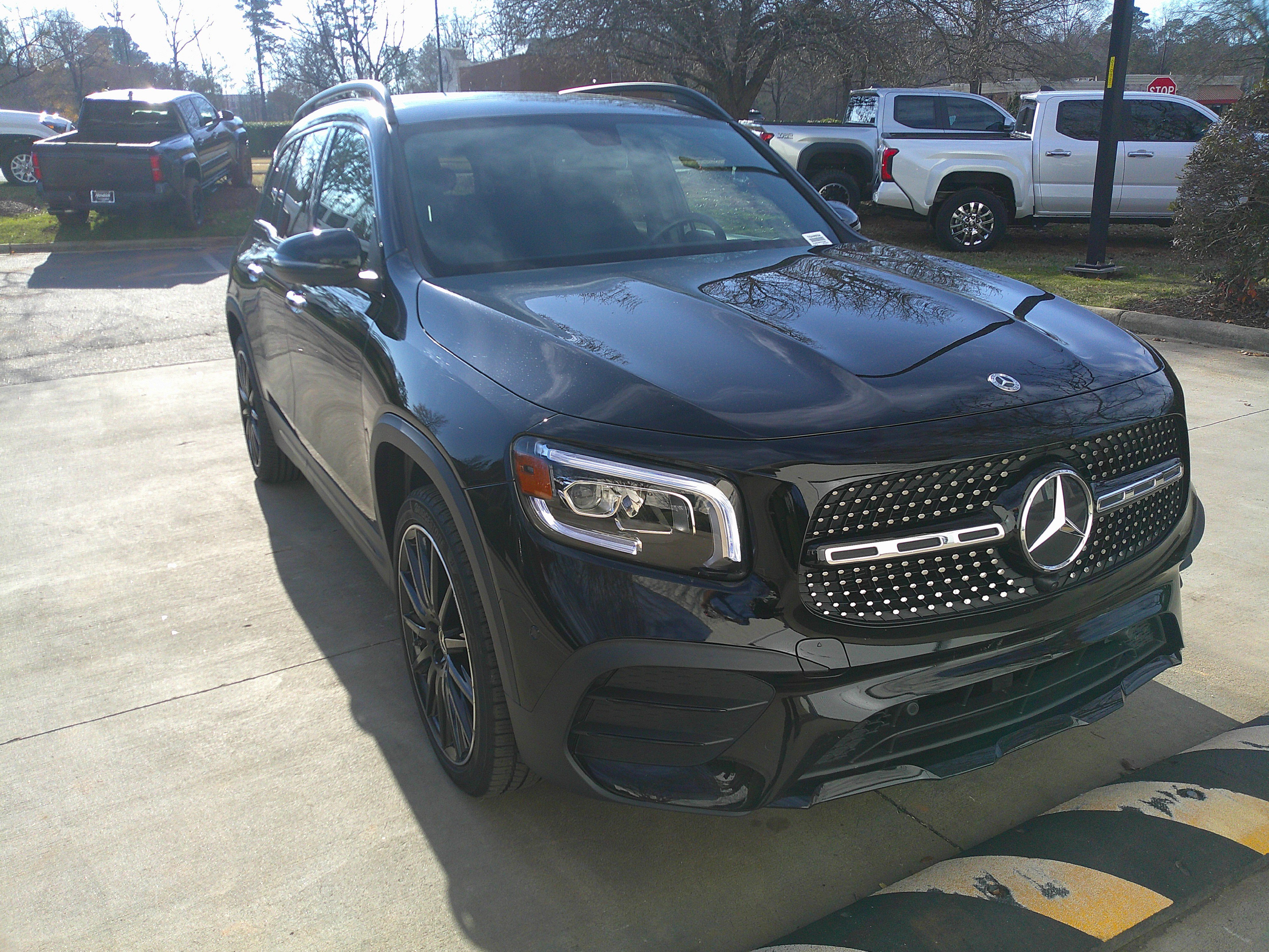 Used 2023 Mercedes-Benz GLB 250 image 2