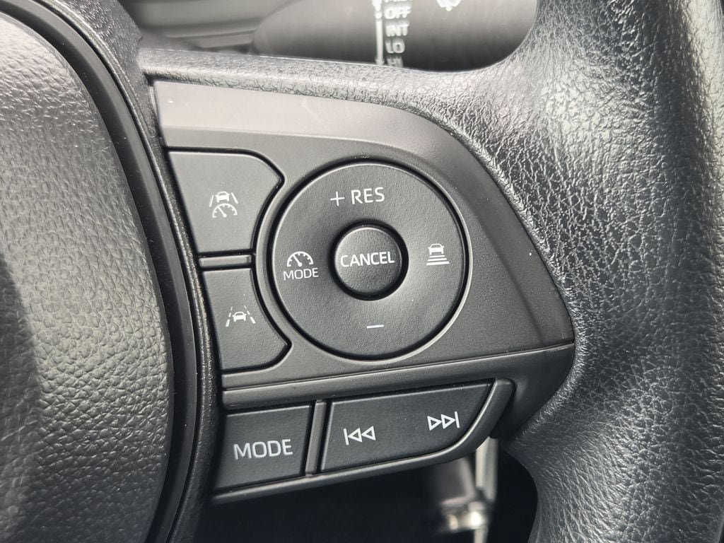 Used 2025 Toyota Corolla LE FWD image 21
