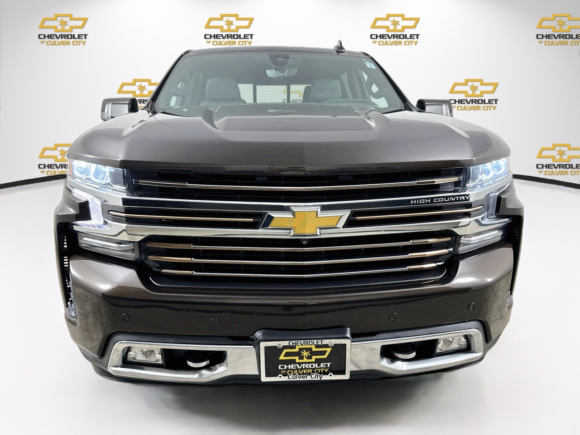 Used 2019 Chevrolet Silverado 1500 High Country w/ Technology Package RWD image 2
