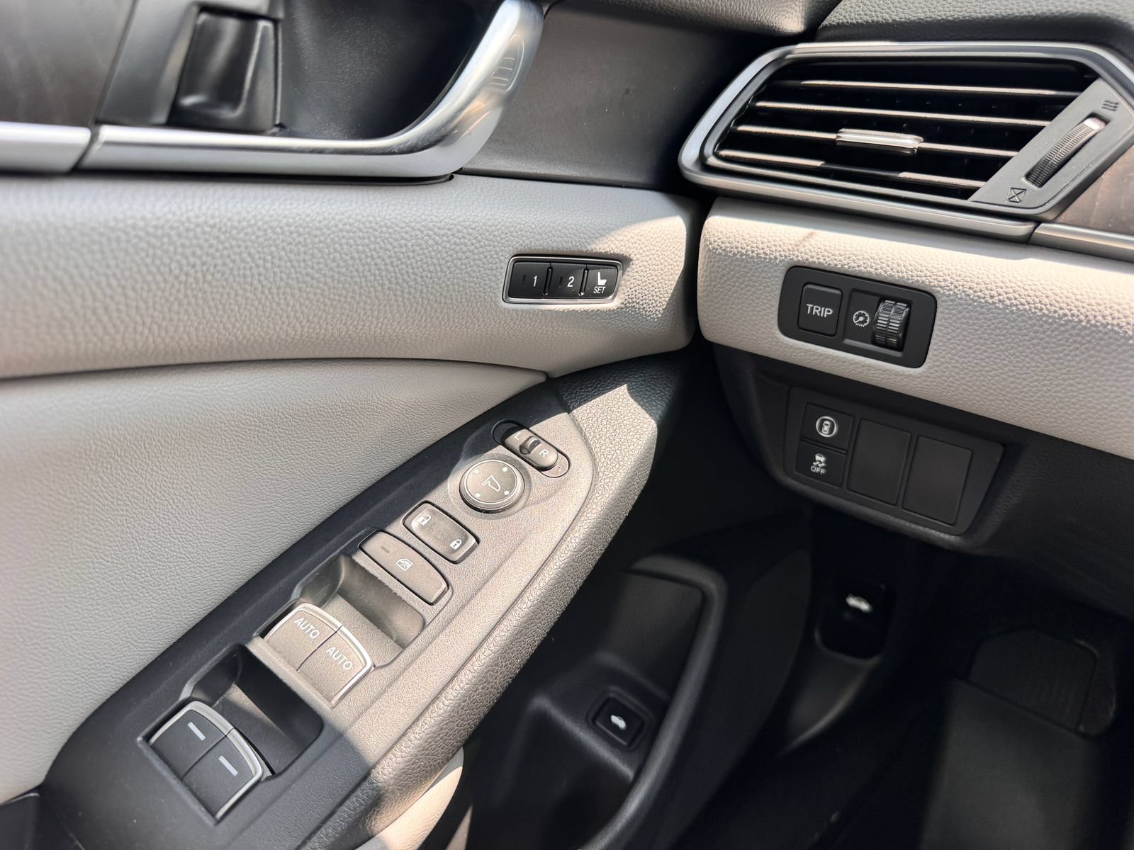 Used 2019 Honda Accord EX-L image 12