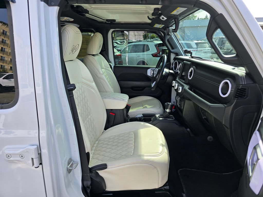 Used 2020 Jeep Wrangler Unlimited Sahara w/ Uconnect 4C Nav & Sound Group AWD/4WD image 12
