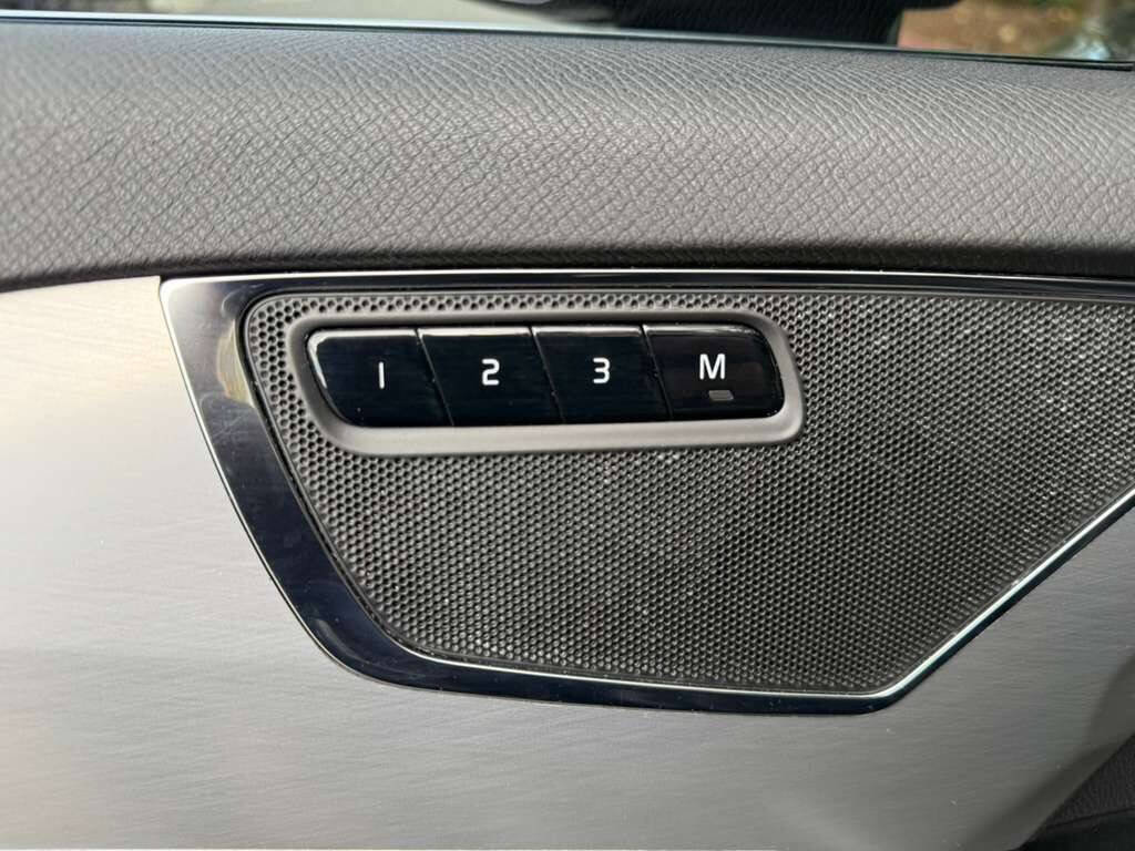 Used 2017 Volvo XC90 T6 Momentum w/ Vision Package image 22