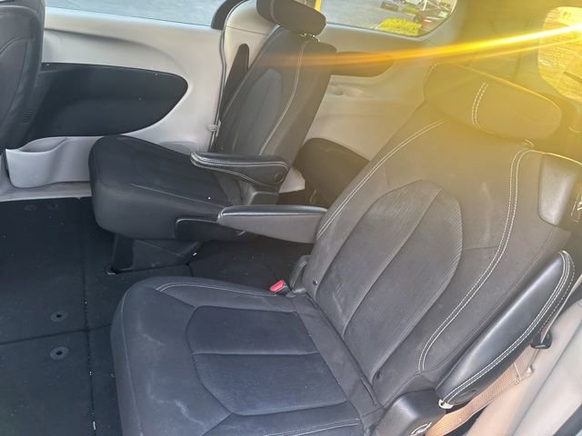 Used 2022 Chrysler Voyager LX image 11