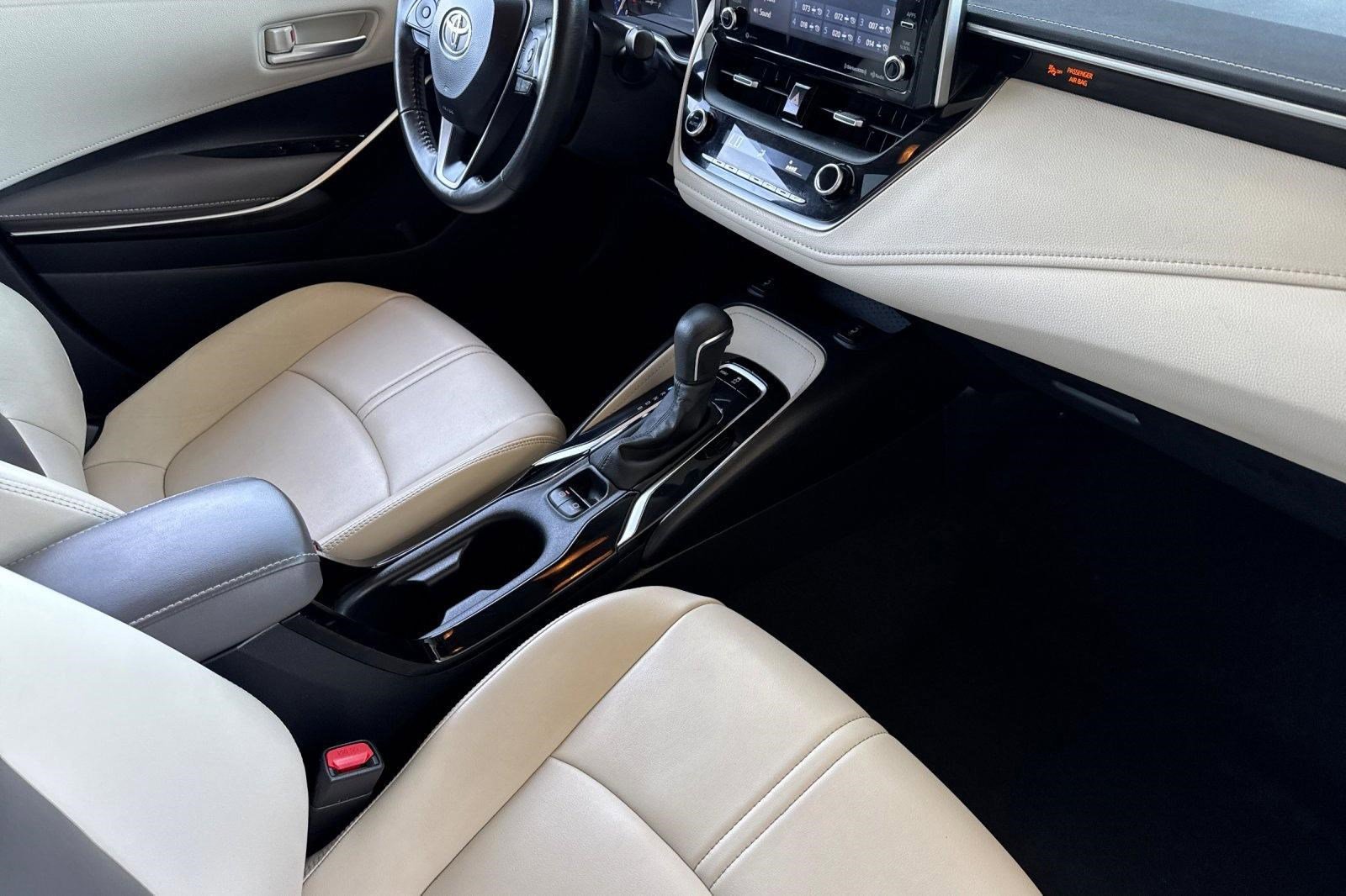 Used 2020 Toyota Corolla XLE image 31