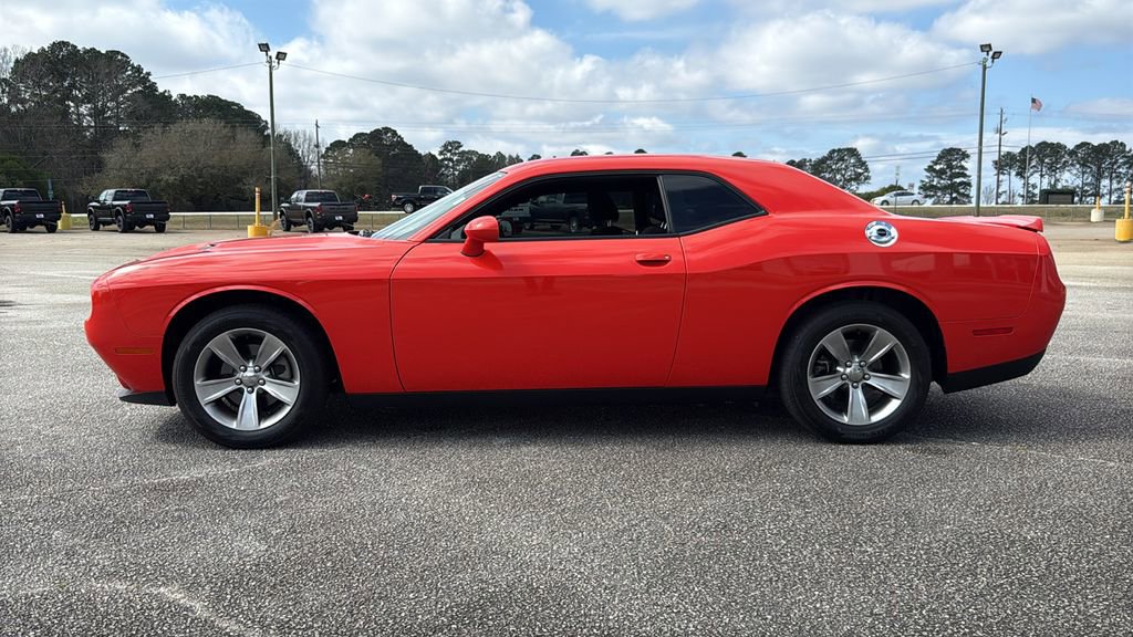 Used 2021 Dodge Challenger SXT image 4