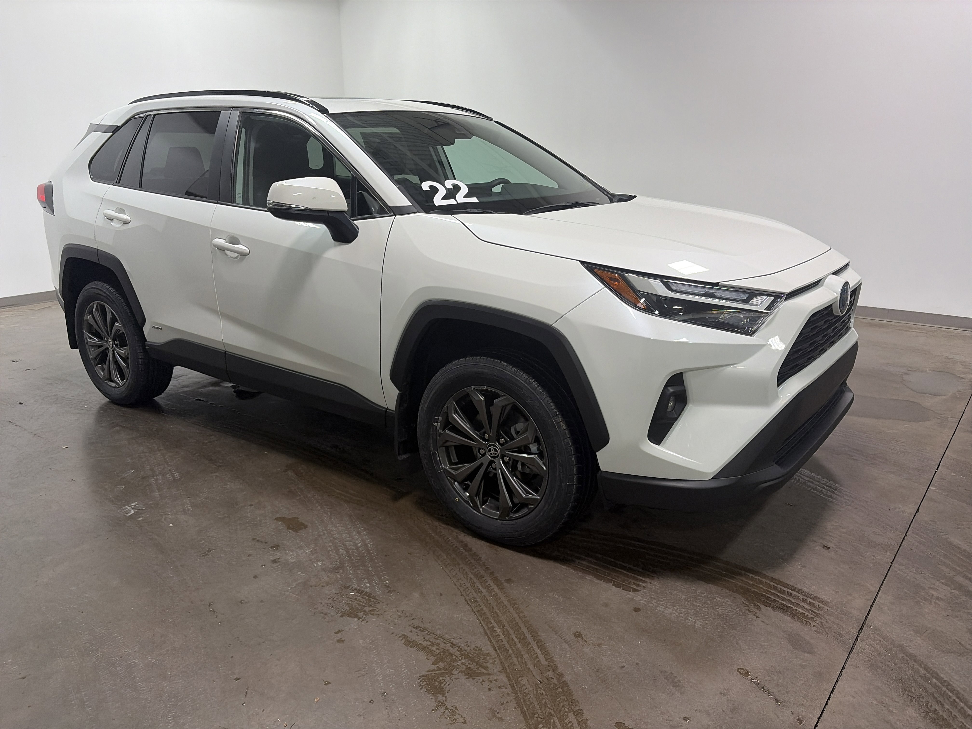 Used 2022 Toyota RAV4 XLE Premium image 2