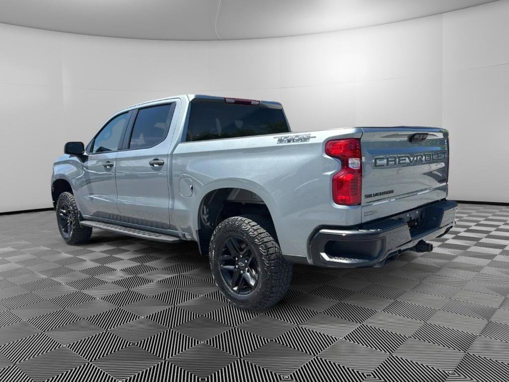 Used 2024 Chevrolet Silverado 1500 Custom Trail Boss w/ Dark Appearance Package AWD/4WD image 3