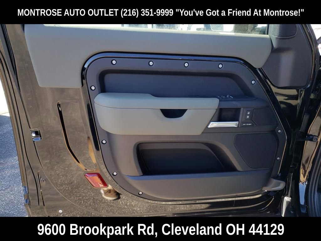 New 2025 Land Rover Defender 90 S image 5