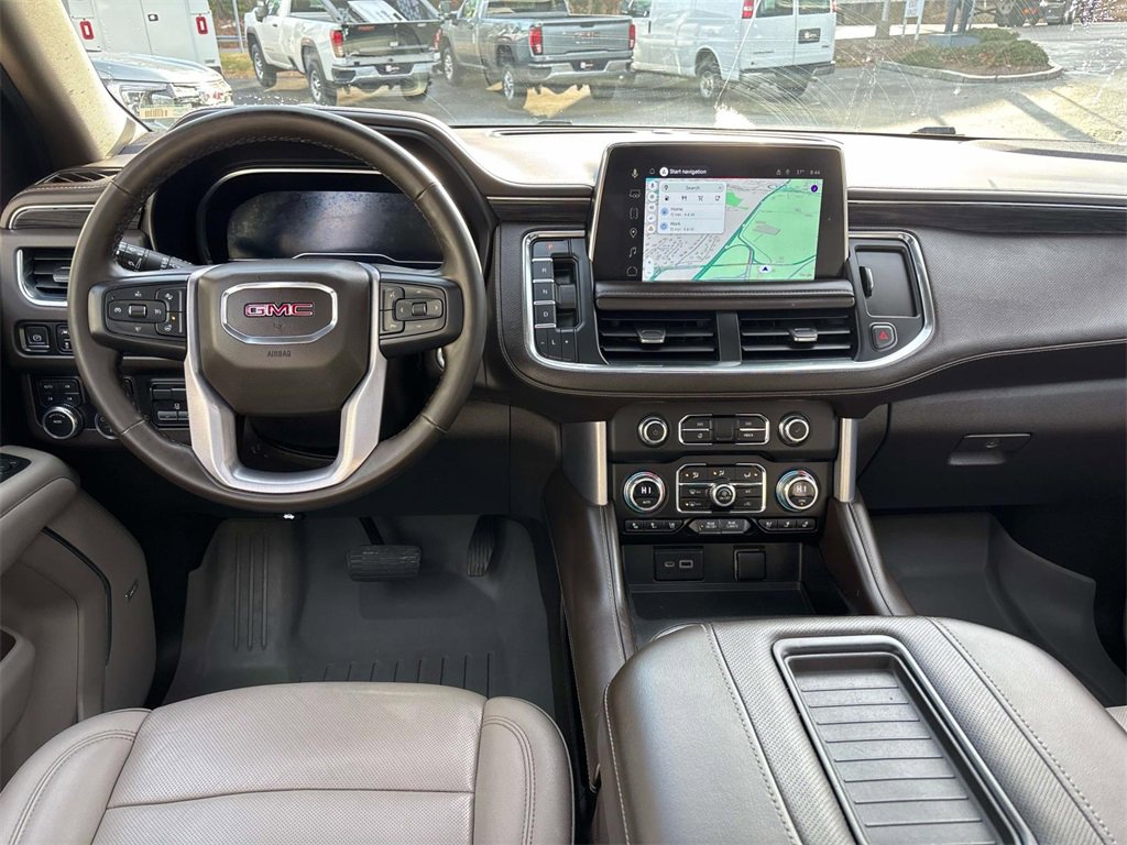 Used 2023 GMC Yukon XL SLT w/ SLT Luxury Package image 14