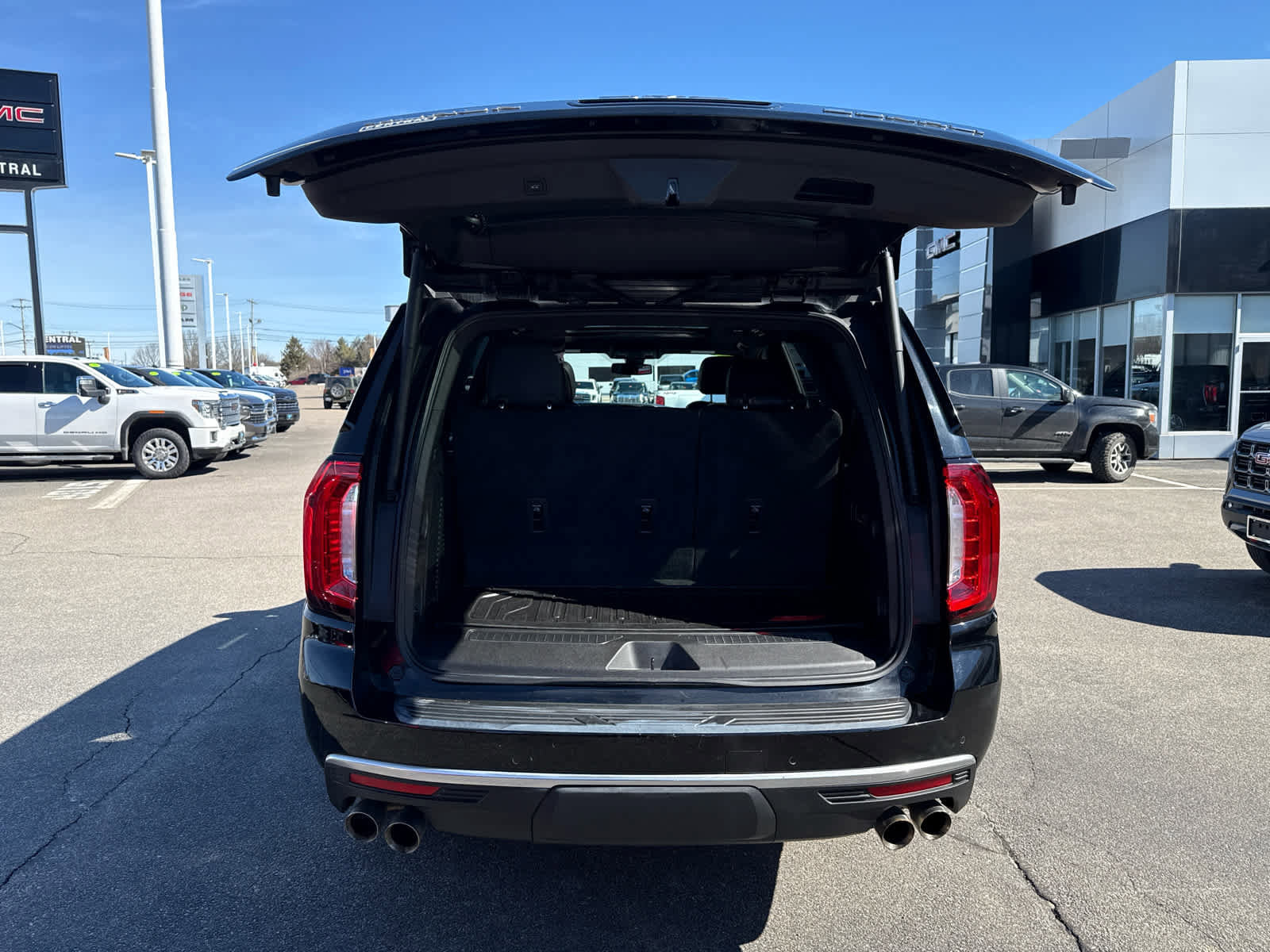 Used 2022 GMC Yukon Denali image 11