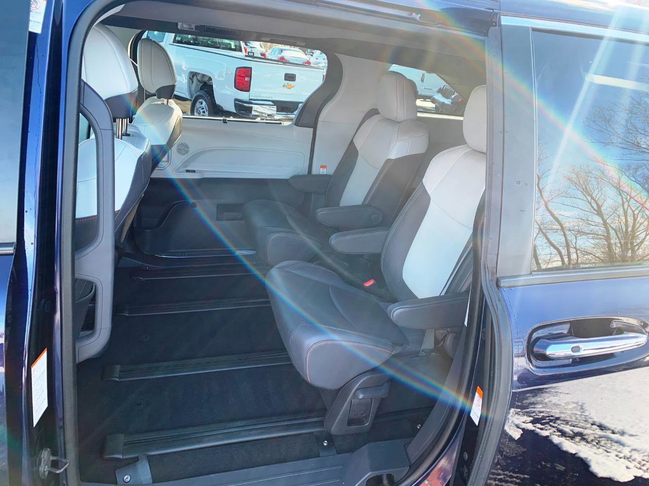 Used 2022 Toyota Sienna XSE image 6