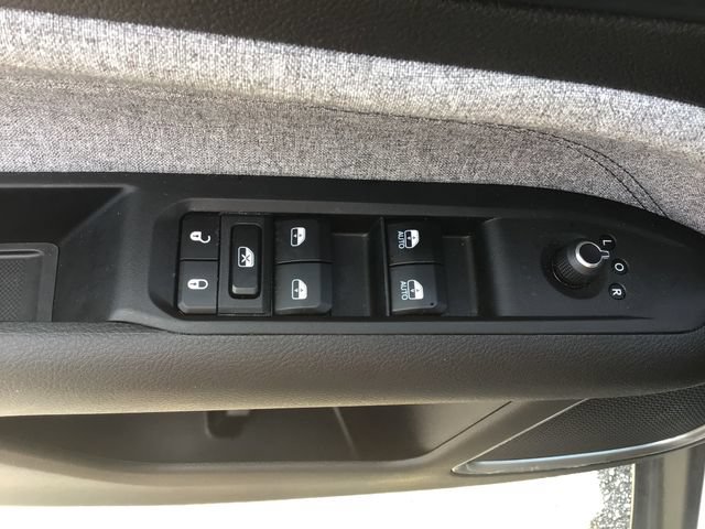 Used 2024 Jeep Compass Latitude AWD/4WD image 23