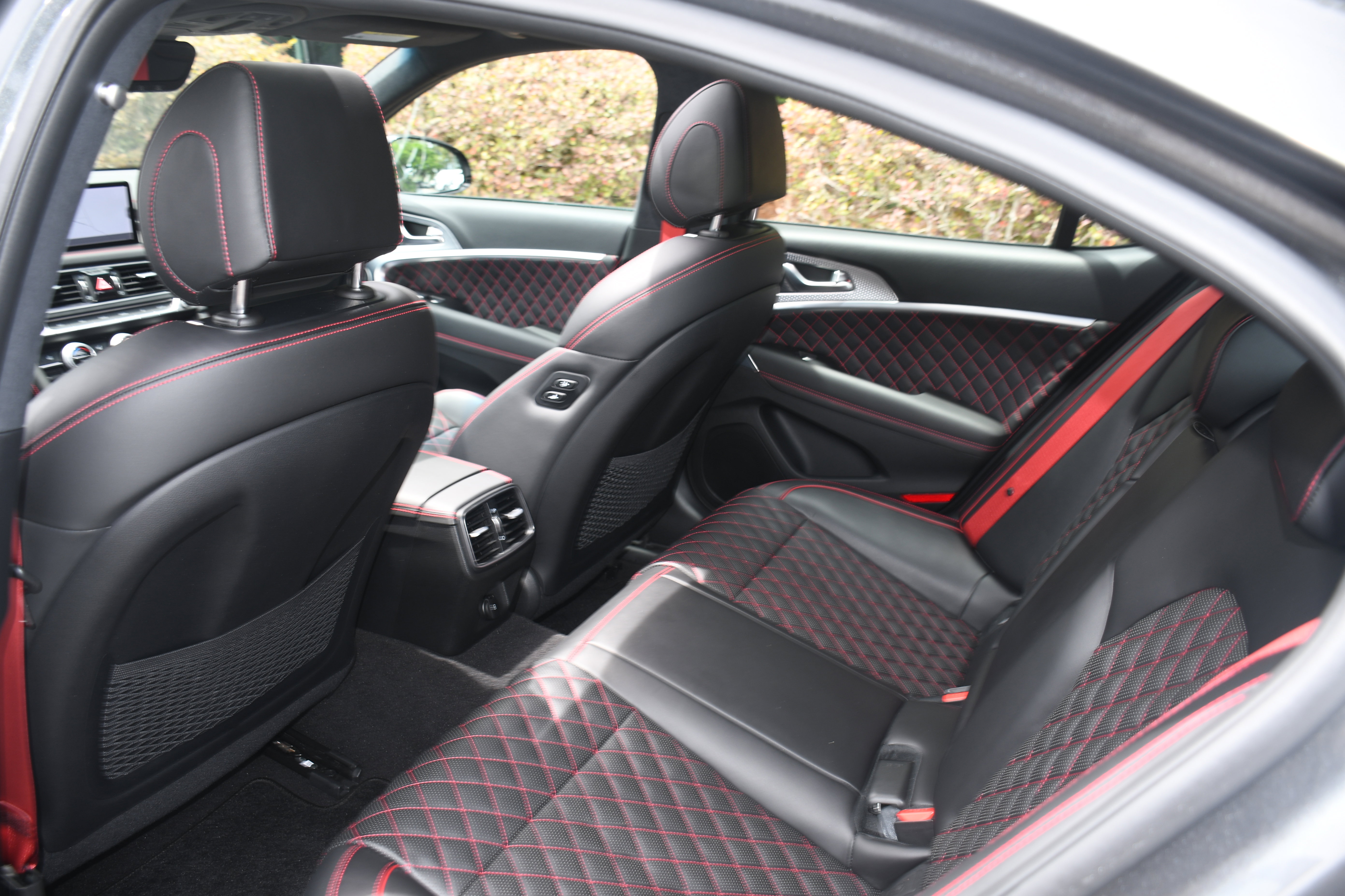 Used 2022 Genesis G70 3.3T w/ Sport Prestige Package AWD/4WD image 17