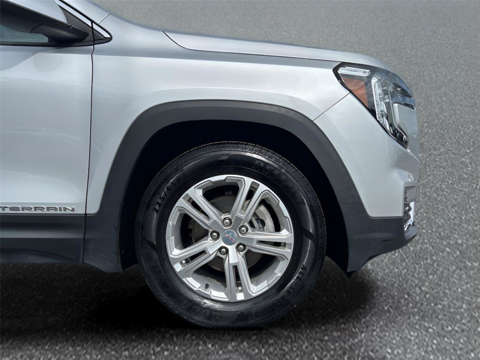 Certified 2022 GMC Terrain SLE w/ Driver Convenience Package FWD image 11