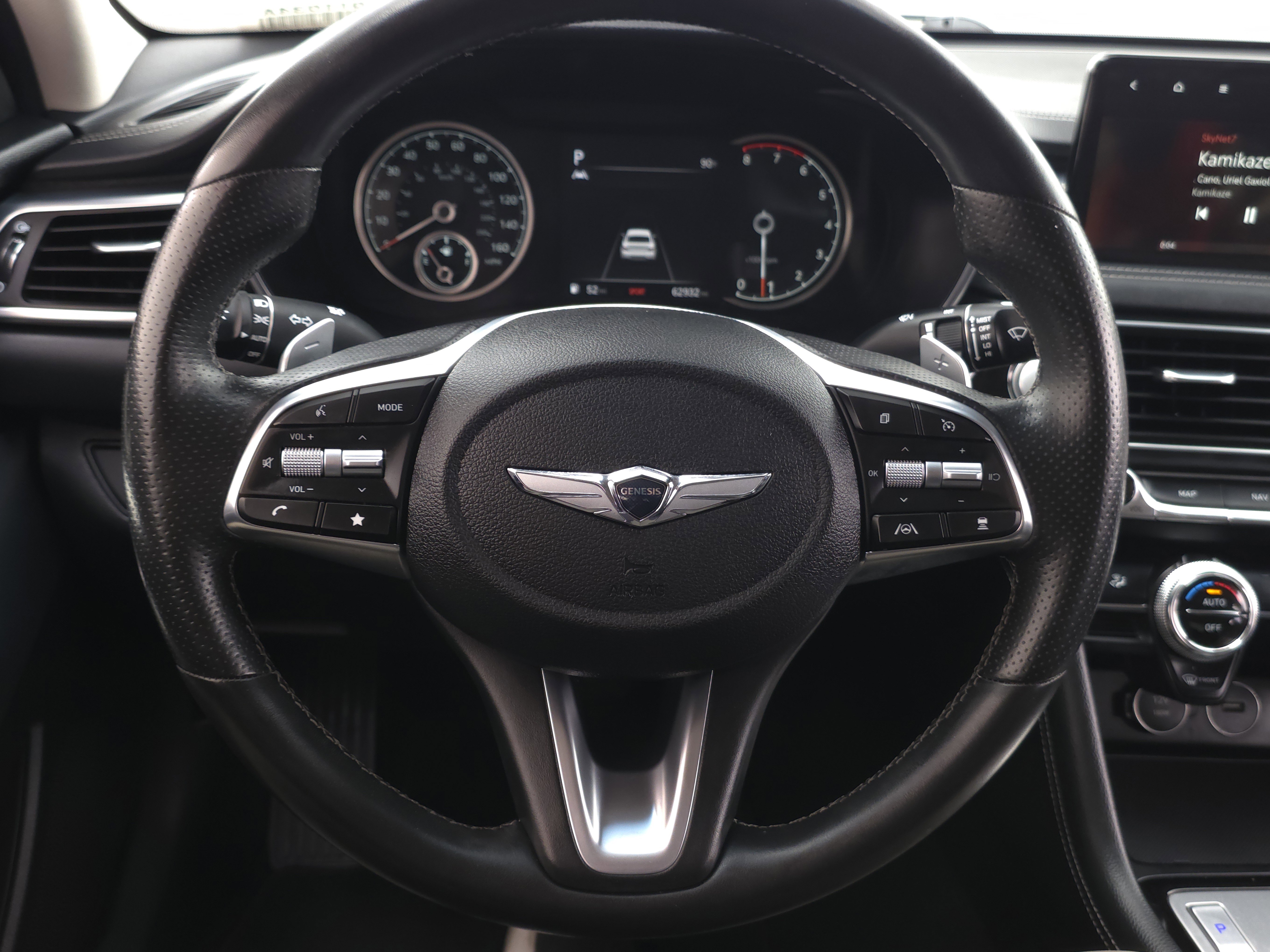 Used 2022 Genesis G70 2.0T image 10