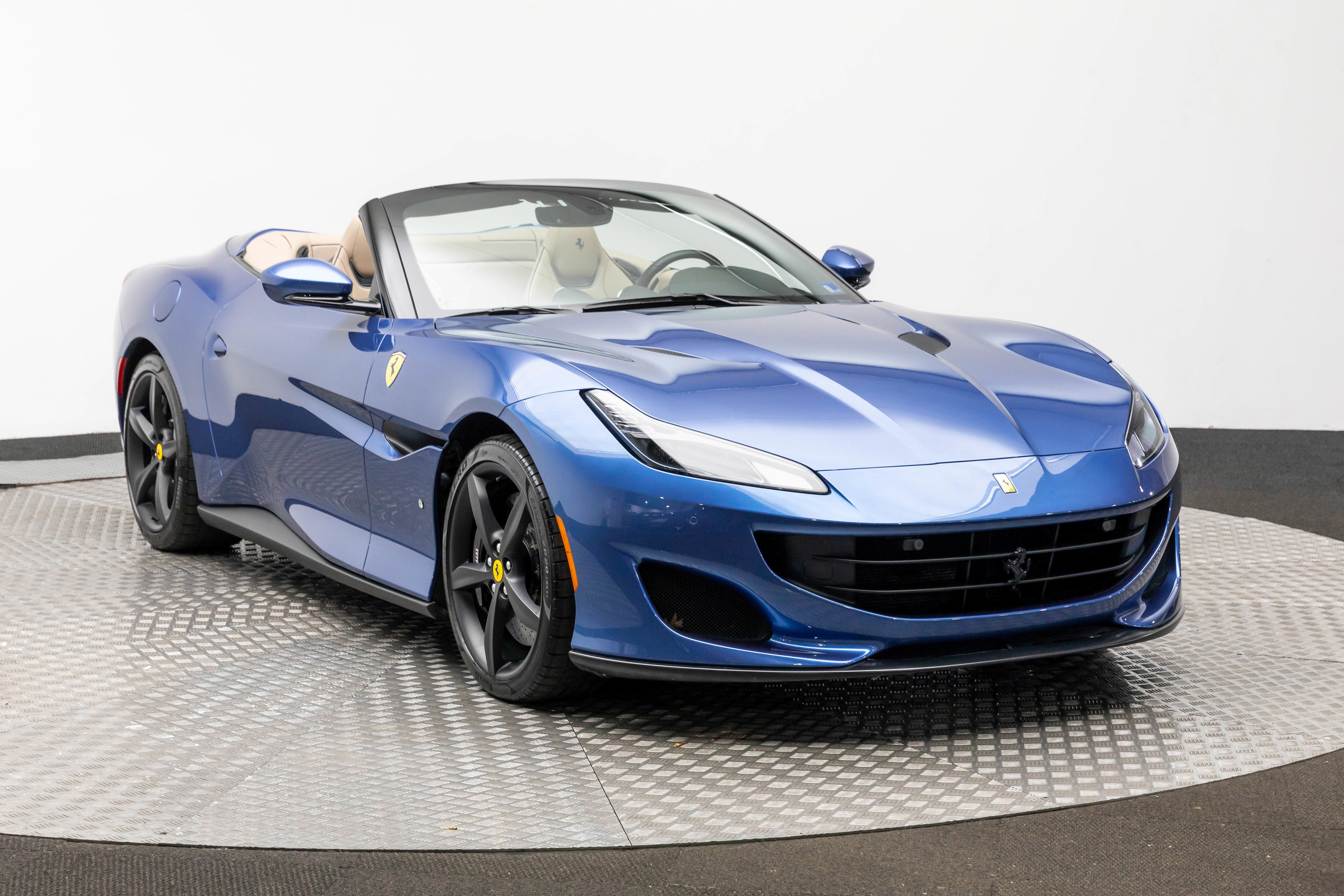 Certified 2019 Ferrari Portofino image 11