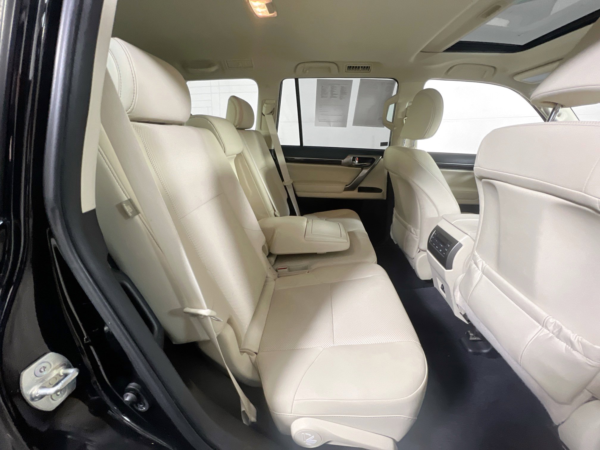 Used 2023 Lexus GX 460 Premium w/ Premium Package image 29