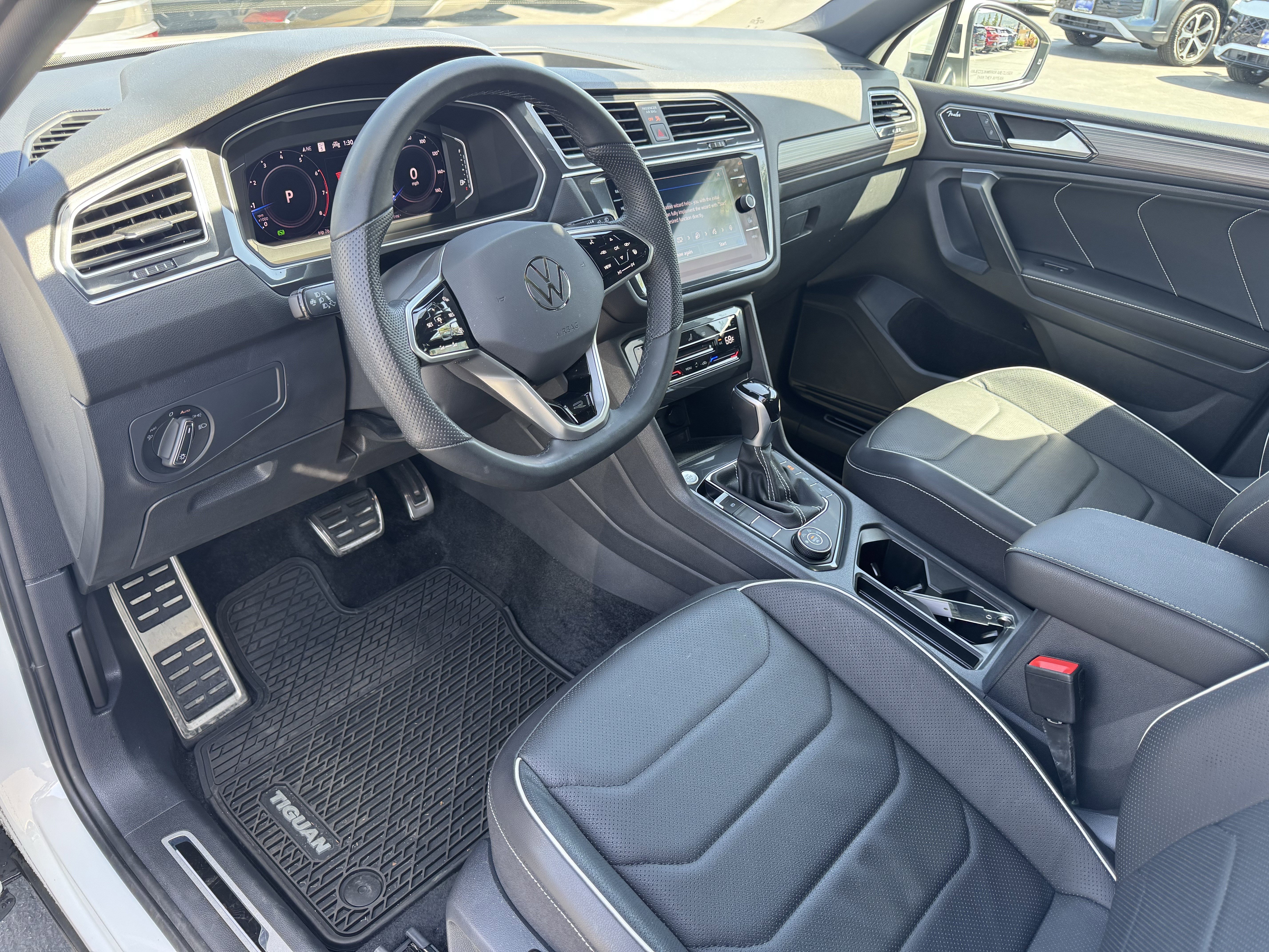 Certified 2024 Volkswagen Tiguan SEL R-Line AWD/4WD image 17