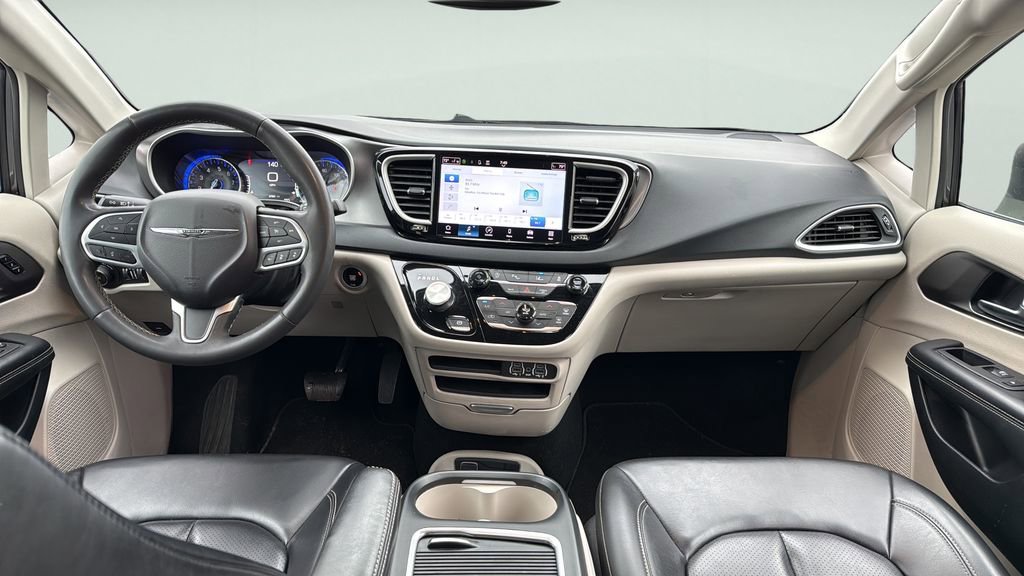 Used 2023 Chrysler Pacifica Touring-L FWD image 15