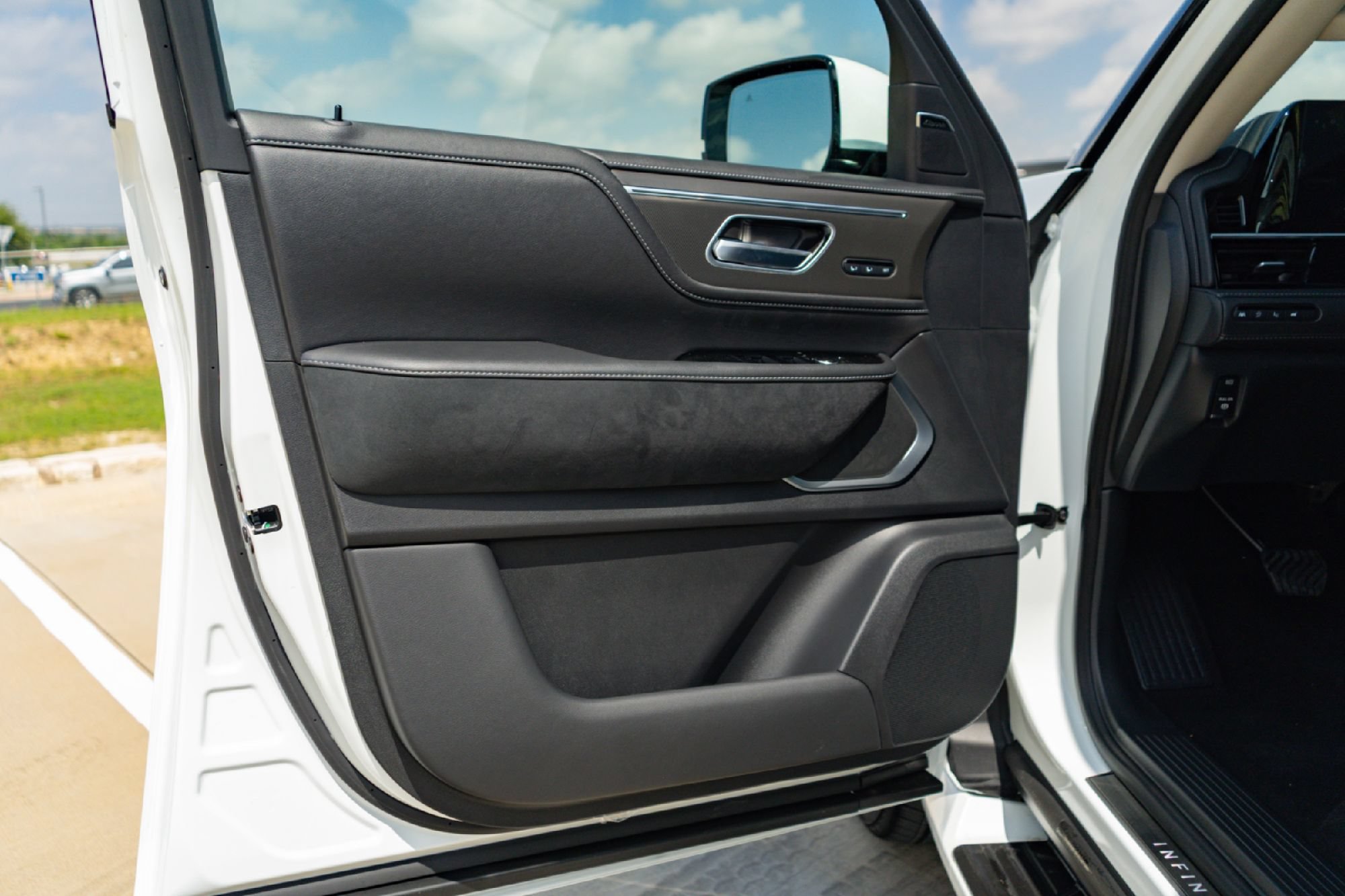 New 2027 INFINITI QX80 Luxe RWD image 19