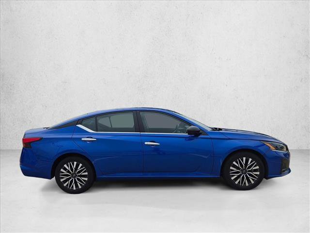 Used 2025 Nissan Altima 2.5 SV FWD video 4
