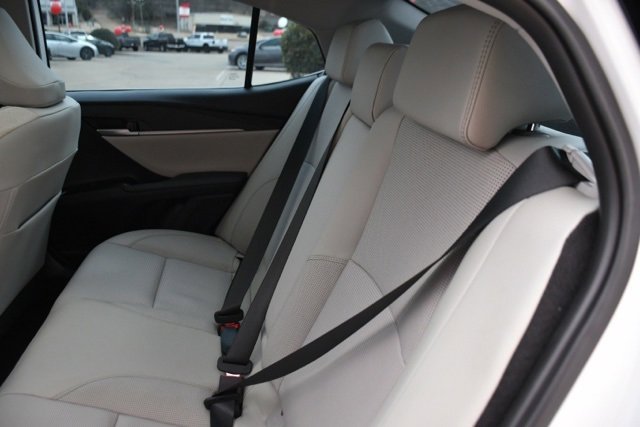 Used 2025 Toyota Camry XLE image 13