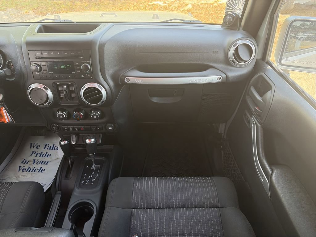 Used 2012 Jeep Wrangler Unlimited Rubicon w/ Connectivity Group AWD/4WD image 17