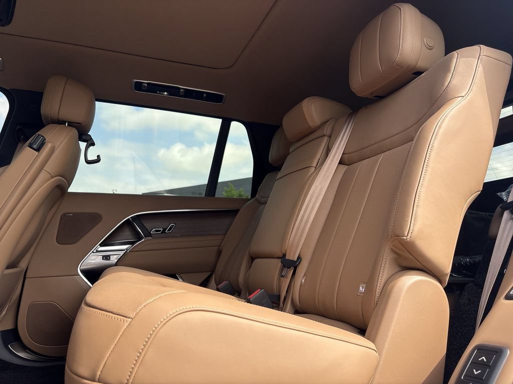 New 2026 Land Rover Range Rover Long Wheelbase SE AWD/4WD image 15