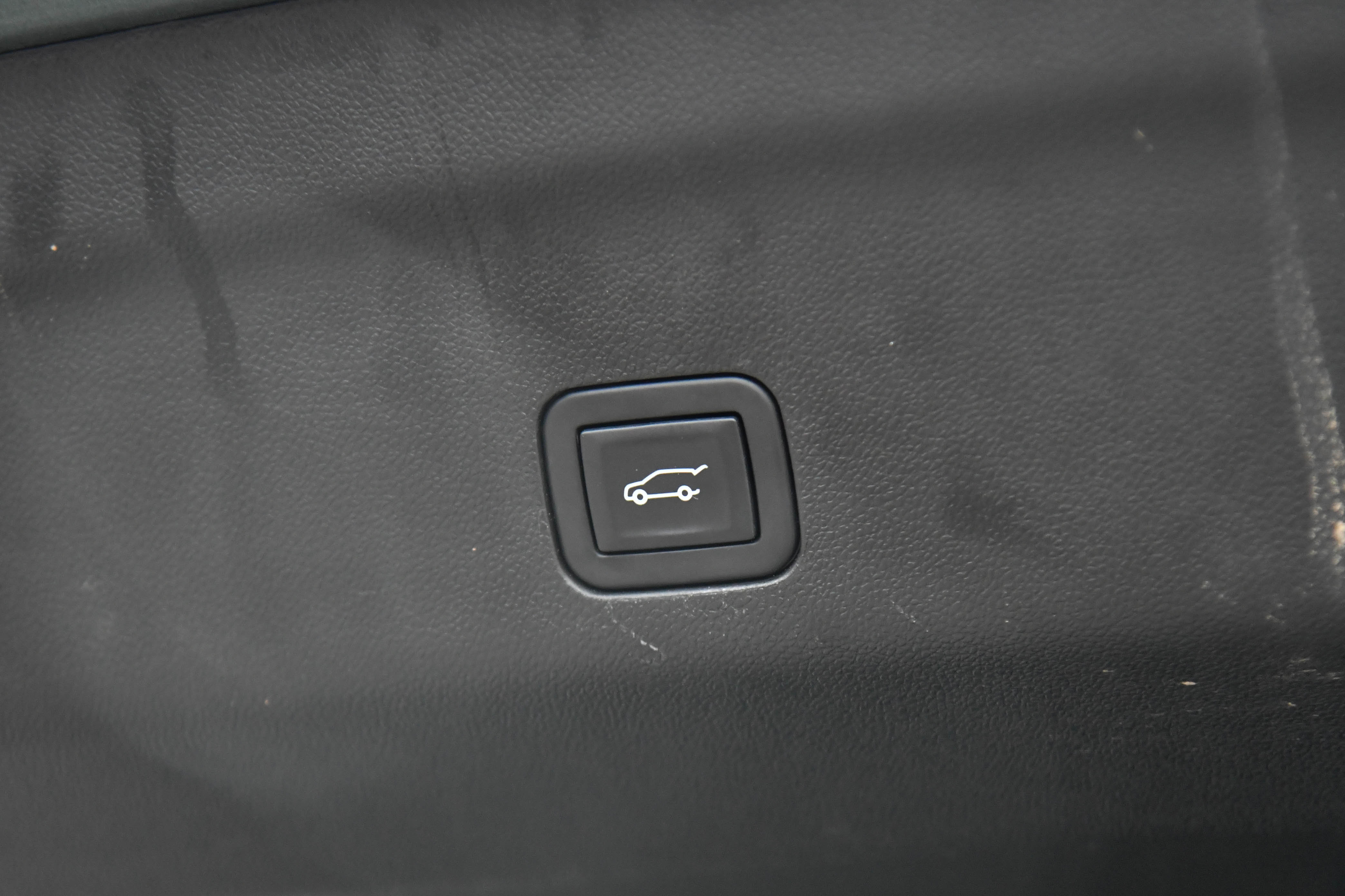 Used 2023 Chevrolet Suburban Premier image 47