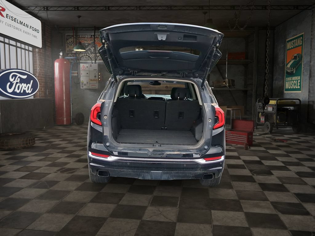 Used 2020 GMC Terrain Denali w/ LPO, Floor Liner Package FWD image 9