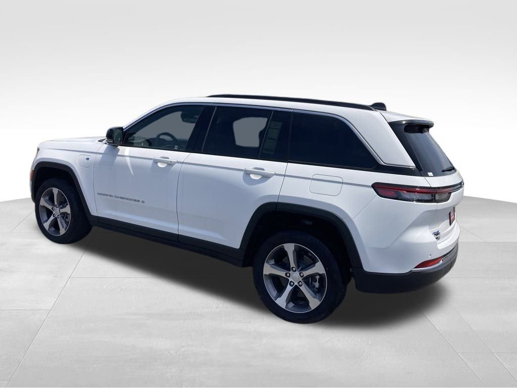New 2024 Jeep Grand Cherokee Limited 4xe w/ Luxury Tech Group II image 3