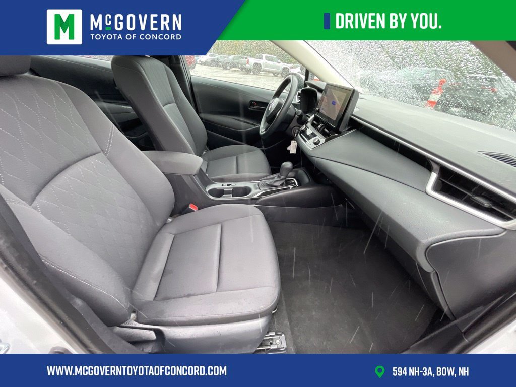 Used 2025 Toyota Corolla LE FWD image 31