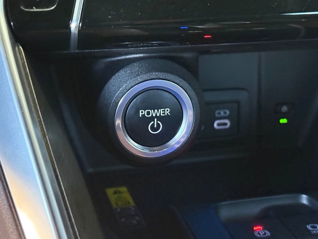 Certified 2023 Toyota Venza XLE image 30