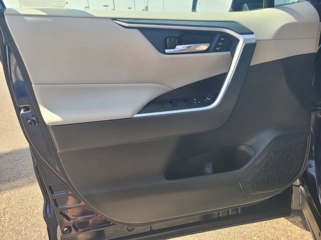 Used 2020 Toyota RAV4 XLE Premium FWD image 18
