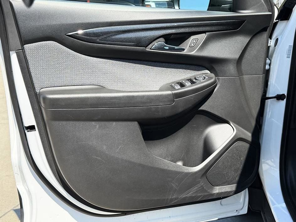 Used 2025 Chevrolet TrailBlazer LT AWD/4WD image 16