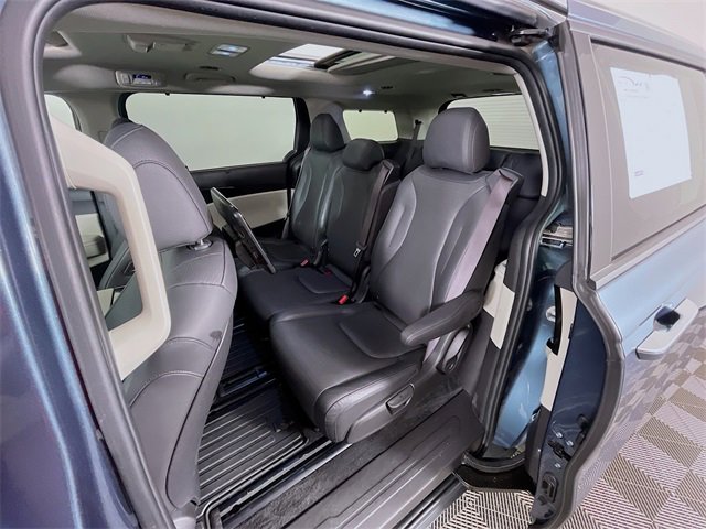 Used 2024 Kia Carnival SX Prestige image 27