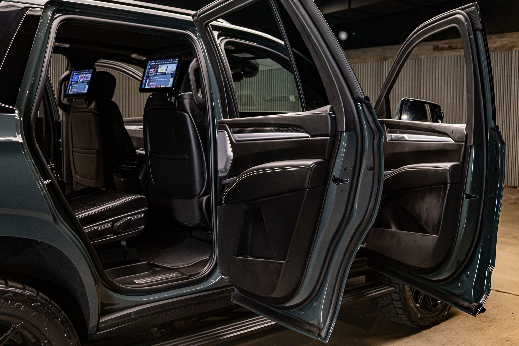 Used 2025 Cadillac Escalade V image 34