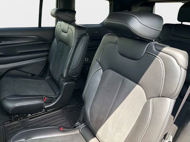 Used 2025 Jeep Grand Cherokee L Altitude AWD/4WD image 12