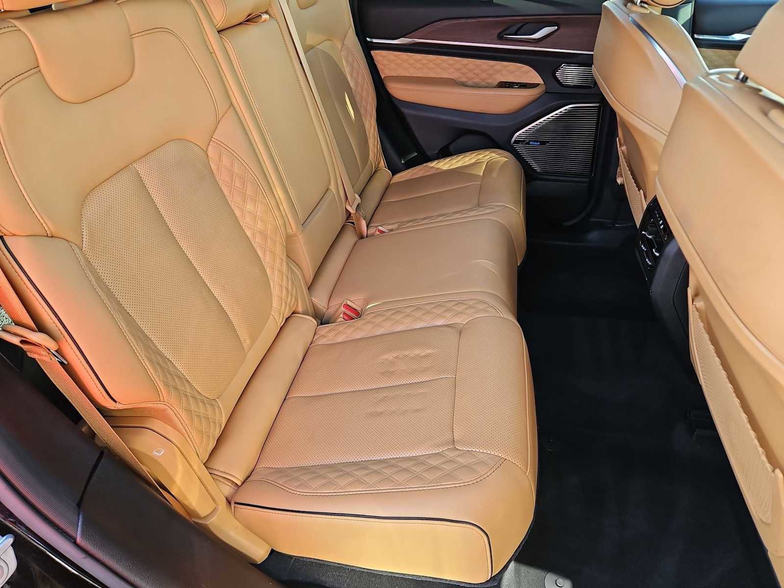 Used 2022 Jeep Grand Cherokee Summit w/ Luxury Tech Group V image 22