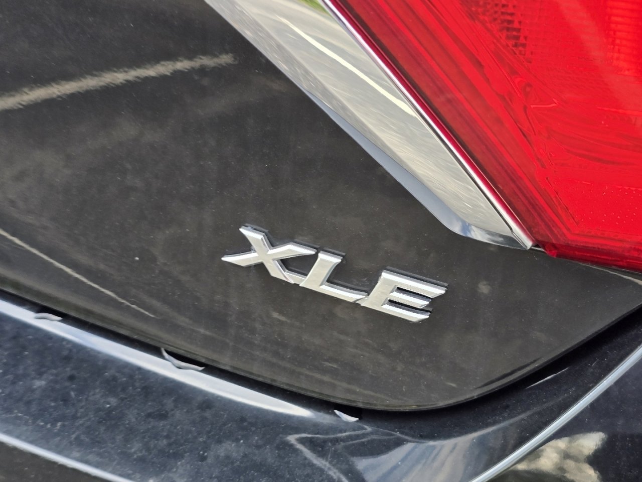 Used 2016 Toyota Camry XLE w/ Moonroof Package image 9