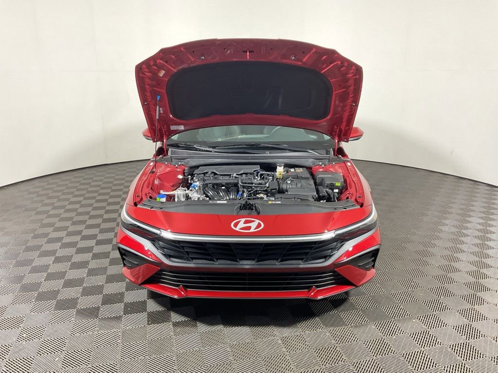 New 2025 Hyundai Elantra SE image 8