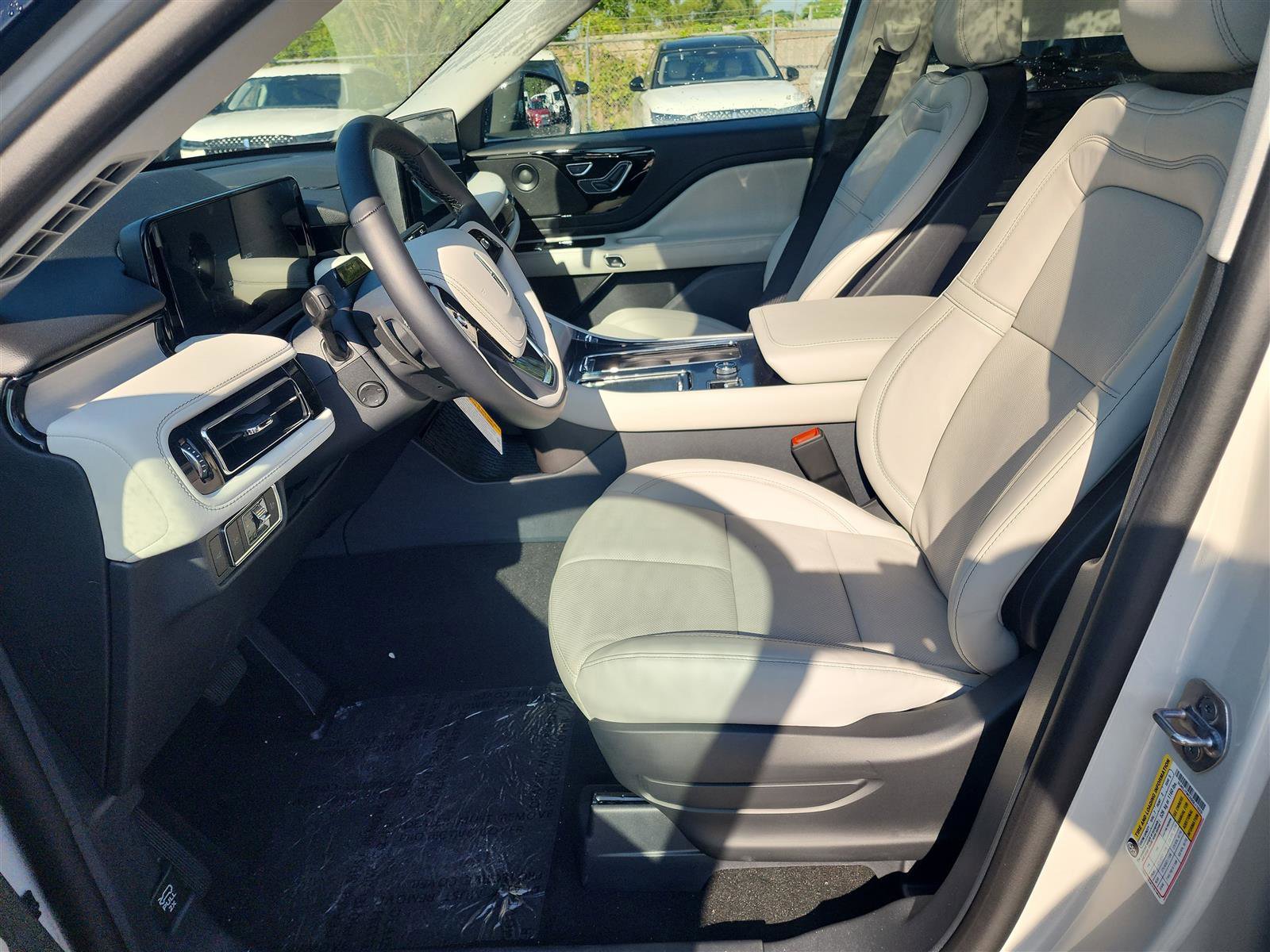 New 2025 Lincoln Aviator Reserve w/ Illumination Package RWD image 11